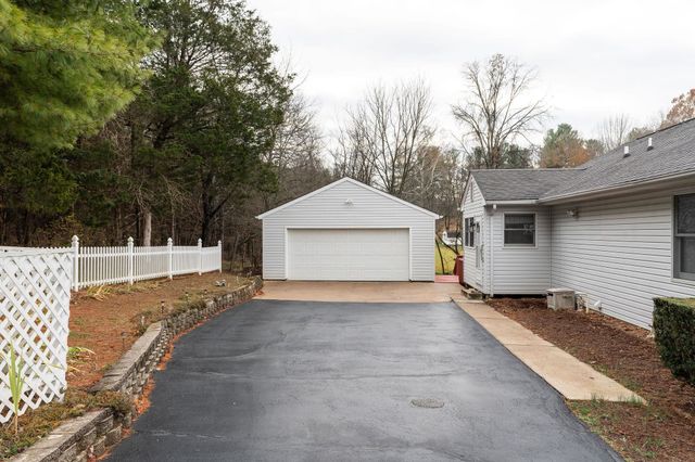 12 TRUITT LN, Fishersville, VA 22939