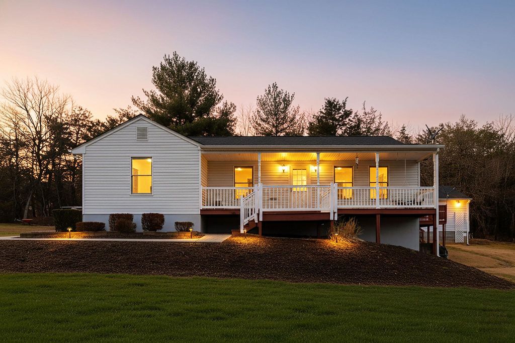 12 TRUITT LN, Fishersville, VA 22939