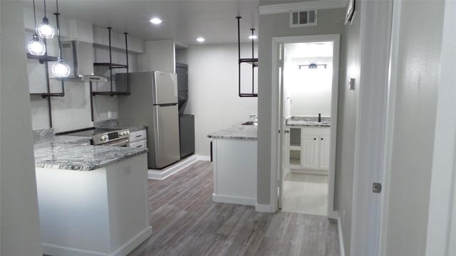 5723 Harvest Hill Road 1039, Dallas, TX 75230