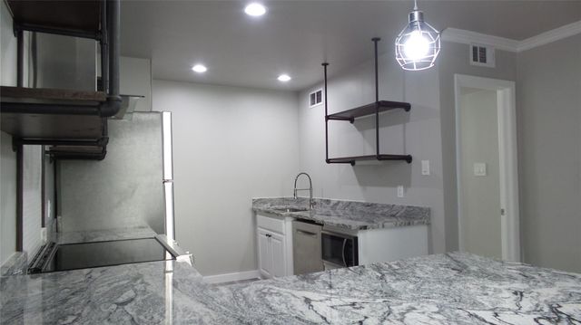 5723 Harvest Hill Road 1039, Dallas, TX 75230
