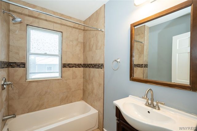 11 Hoyt Street, Buffalo, NY 14213