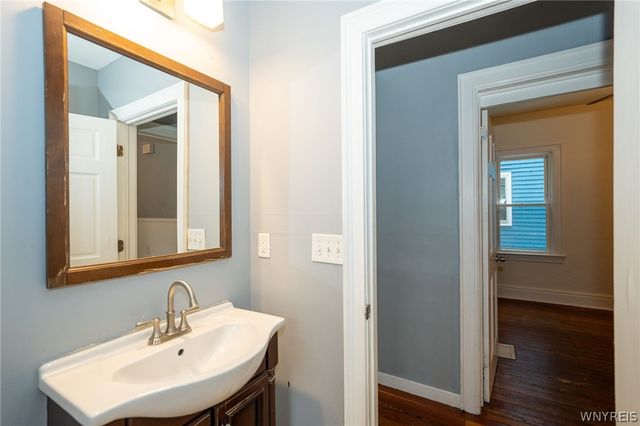 11 Hoyt Street, Buffalo, NY 14213