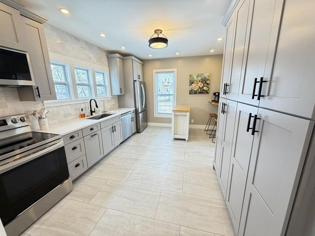 324 E COMMERCIAL STREET, Appleton, WI 54911