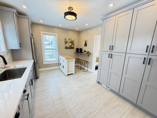 324 E COMMERCIAL STREET, Appleton, WI 54911