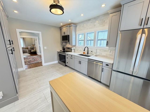 324 E COMMERCIAL STREET, Appleton, WI 54911