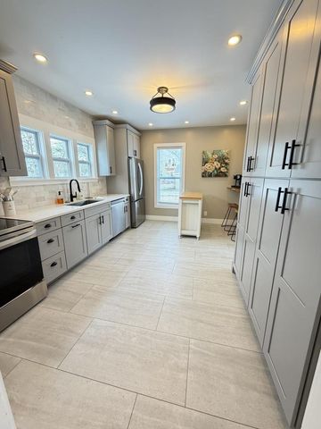 324 E COMMERCIAL STREET, Appleton, WI 54911