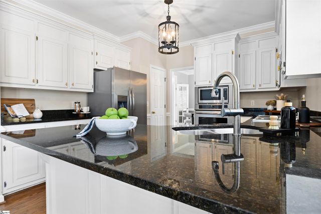 32 English Oak Road, Simpsonville, SC 29681