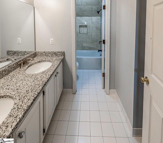 32 English Oak Road, Simpsonville, SC 29681