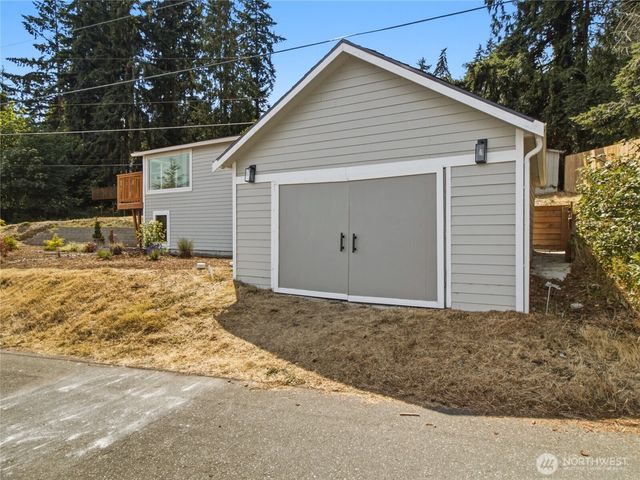 5600 Ocean View Boulevard NE, Bremerton, WA 98311