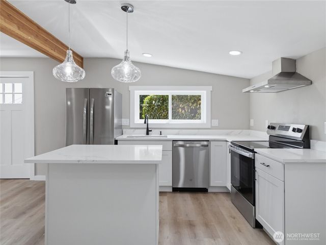 5600 Ocean View Boulevard NE, Bremerton, WA 98311