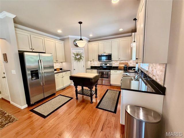 3413 Maple Ridge Drive, Wood River, IL 62095