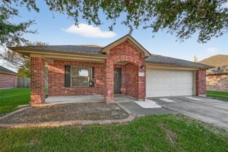 205 Colony Lake, Dickinson, TX 77539