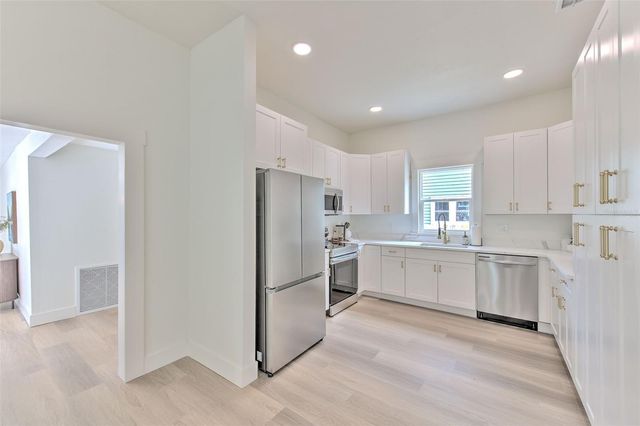 808 7TH STREET N, St Petersburg, FL 33701