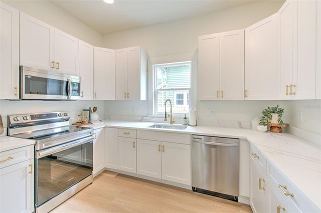 808 7TH STREET N, St Petersburg, FL 33701