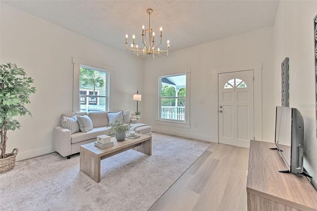 808 7TH STREET N, St Petersburg, FL 33701