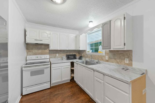 1554 Cherry Tree Dr, Clarksville, TN 37042