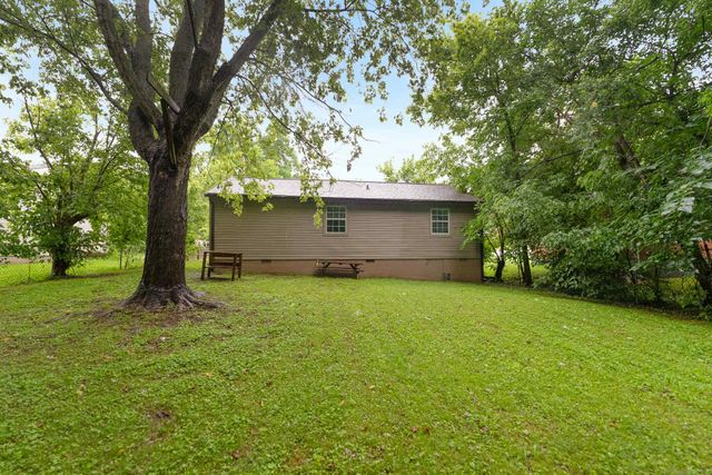 1554 Cherry Tree Dr, Clarksville, TN 37042