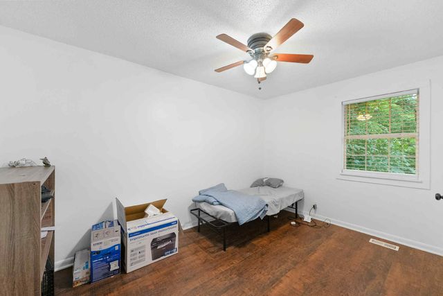 1554 Cherry Tree Dr, Clarksville, TN 37042