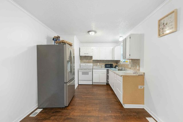 1554 Cherry Tree Dr, Clarksville, TN 37042