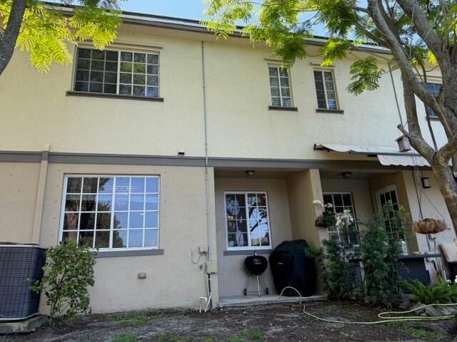 2024 Freeport Lane, Riviera Beach, FL 33404