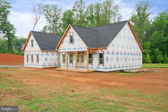 38 DAHLIA LN, Fredericksburg, VA 22406