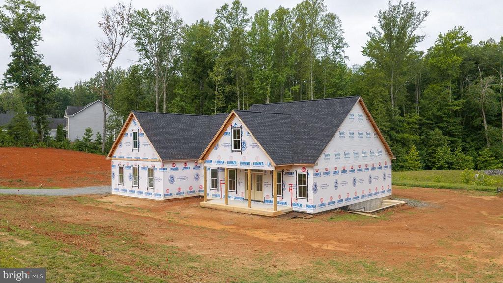 38 DAHLIA LN, Fredericksburg, VA 22406