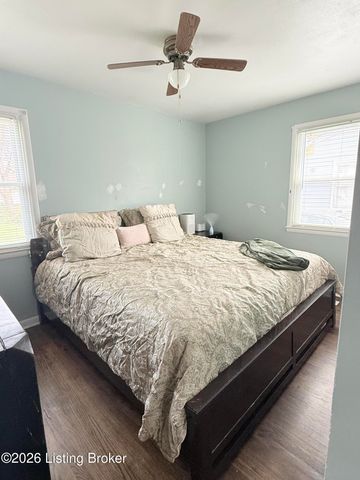 5305 Red Oak Ln, Louisville, KY 40218