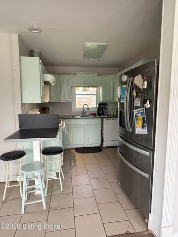 5305 Red Oak Ln, Louisville, KY 40218