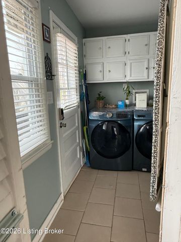 5305 Red Oak Ln, Louisville, KY 40218