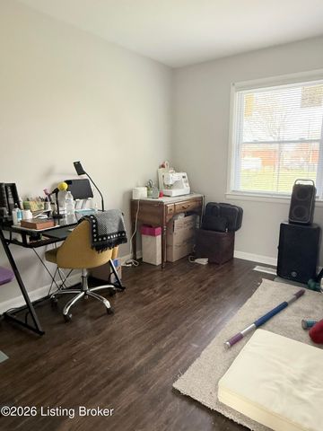 5305 Red Oak Ln, Louisville, KY 40218