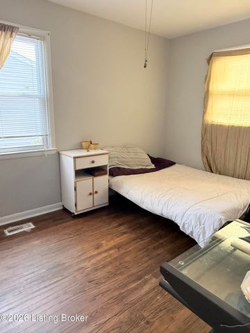 5305 Red Oak Ln, Louisville, KY 40218