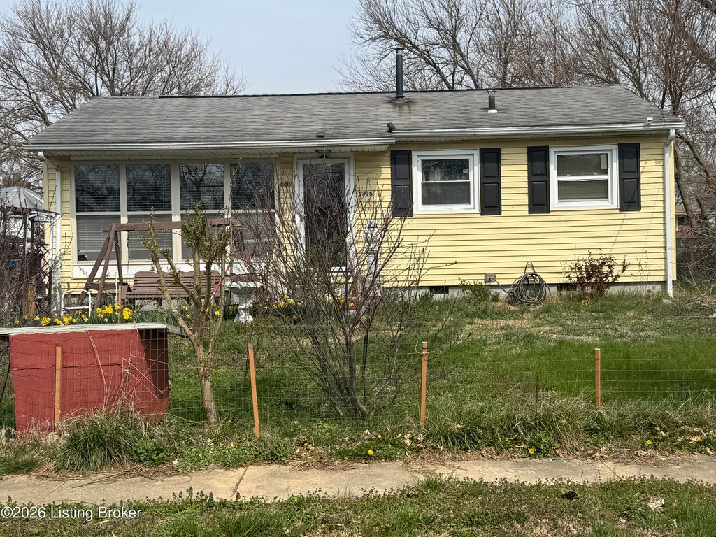 5305 Red Oak Ln, Louisville, KY 40218