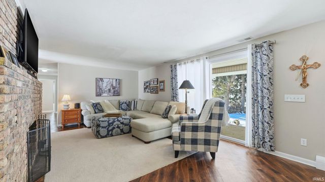 2000 Dieringer Drive, Huntington, IN 46750