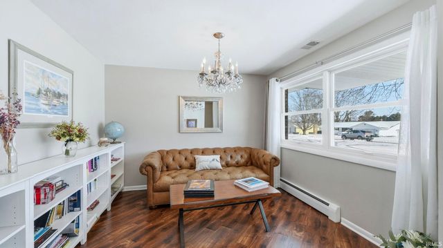 2000 Dieringer Drive, Huntington, IN 46750