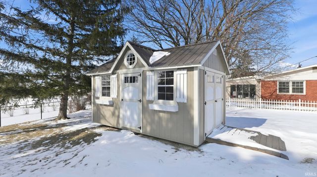 2000 Dieringer Drive, Huntington, IN 46750