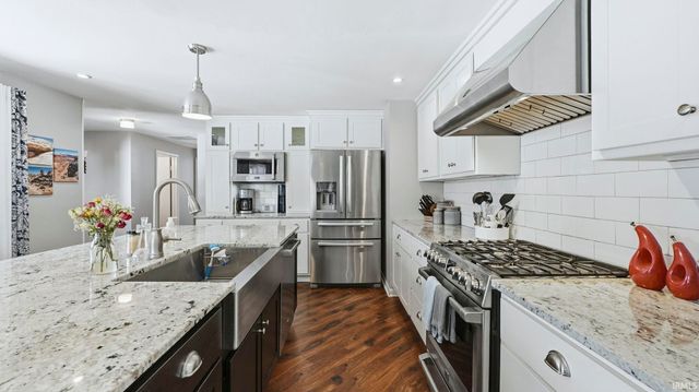 2000 Dieringer Drive, Huntington, IN 46750