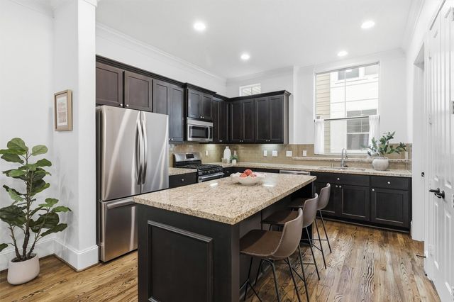 2411 Beall Street, Houston, TX 77008
