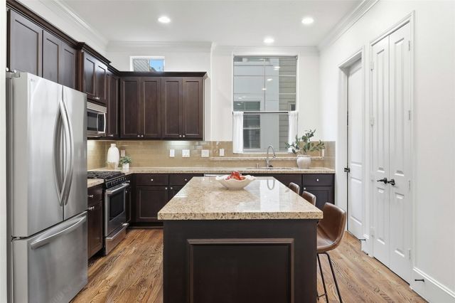 2411 Beall Street, Houston, TX 77008