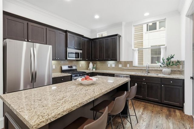 2411 Beall Street, Houston, TX 77008
