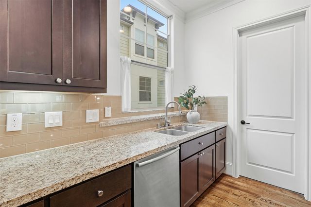 2411 Beall Street, Houston, TX 77008