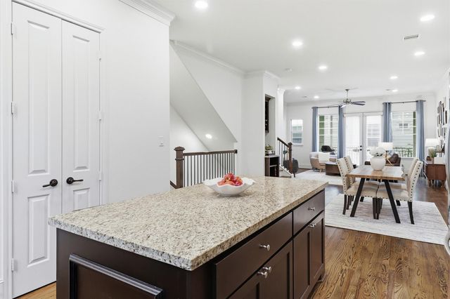 2411 Beall Street, Houston, TX 77008