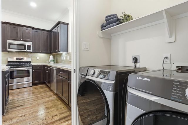 2411 Beall Street, Houston, TX 77008
