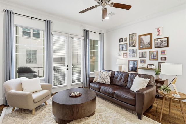 2411 Beall Street, Houston, TX 77008