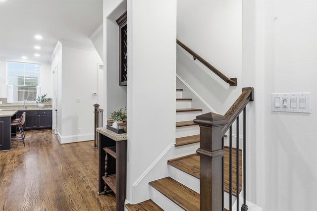 2411 Beall Street, Houston, TX 77008