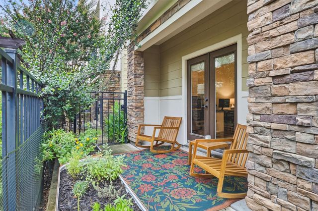 2411 Beall Street, Houston, TX 77008