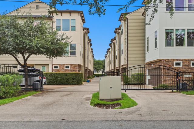 2411 Beall Street, Houston, TX 77008