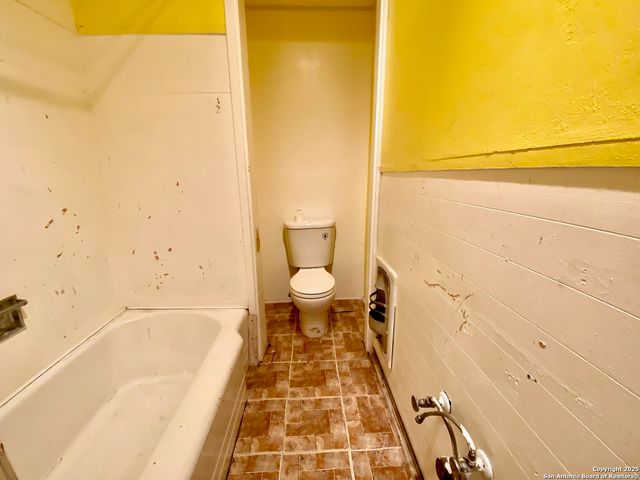 2213 N Flores, San Antonio, TX 78212