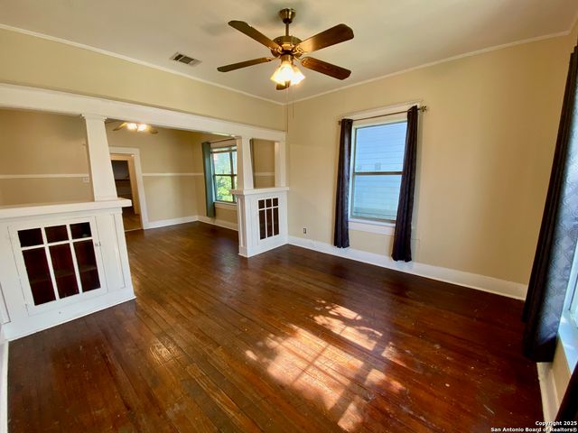 2213 N Flores, San Antonio, TX 78212
