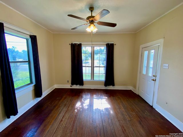 2213 N Flores, San Antonio, TX 78212