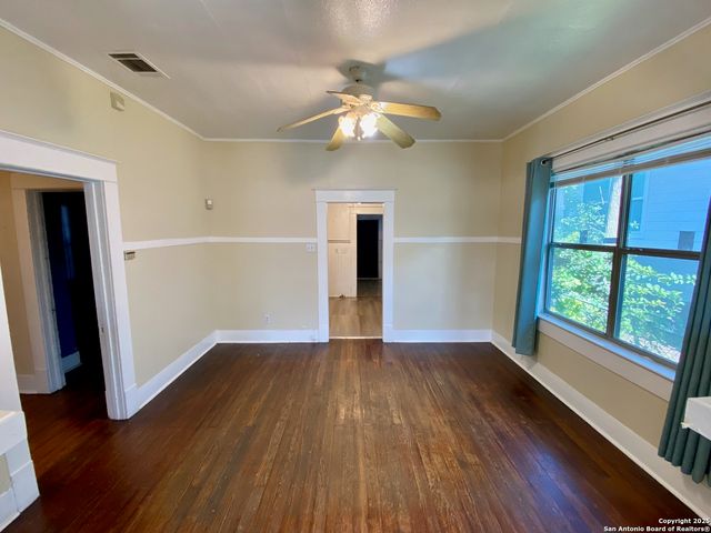 2213 N Flores, San Antonio, TX 78212